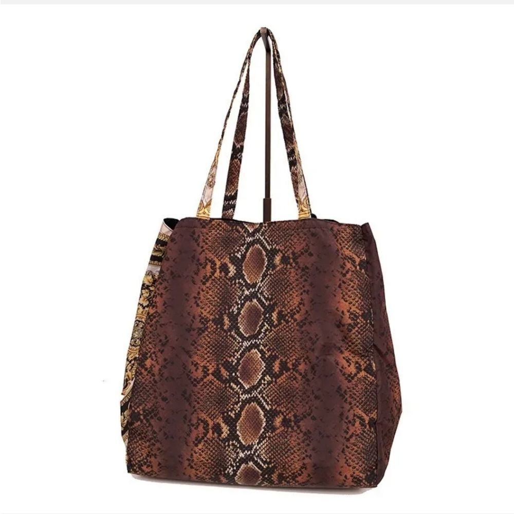 Versace Tote  (SOLD OUT) - Picture 7 of 11